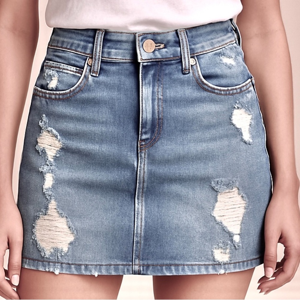 7 For all Mankind Denim Skirt, Distressed, light wash 5 pocket styling, size 26 - Picture 7 of 7